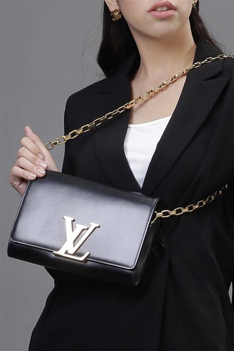 louis vuitton small black purse with chain|Louis Vuitton small shoulder purse.